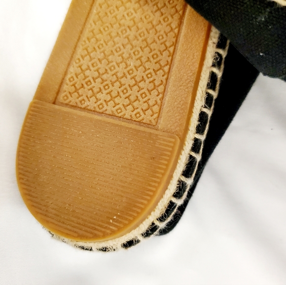 NWOB Tory Burch Poppy Canvas Espadrilles w/ Patent Leather Logo. Blk. 9 - Picture 7 of 10